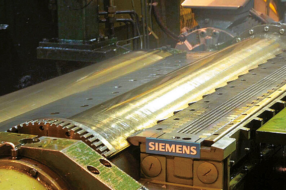 Flatness measurement in the rolling mill 