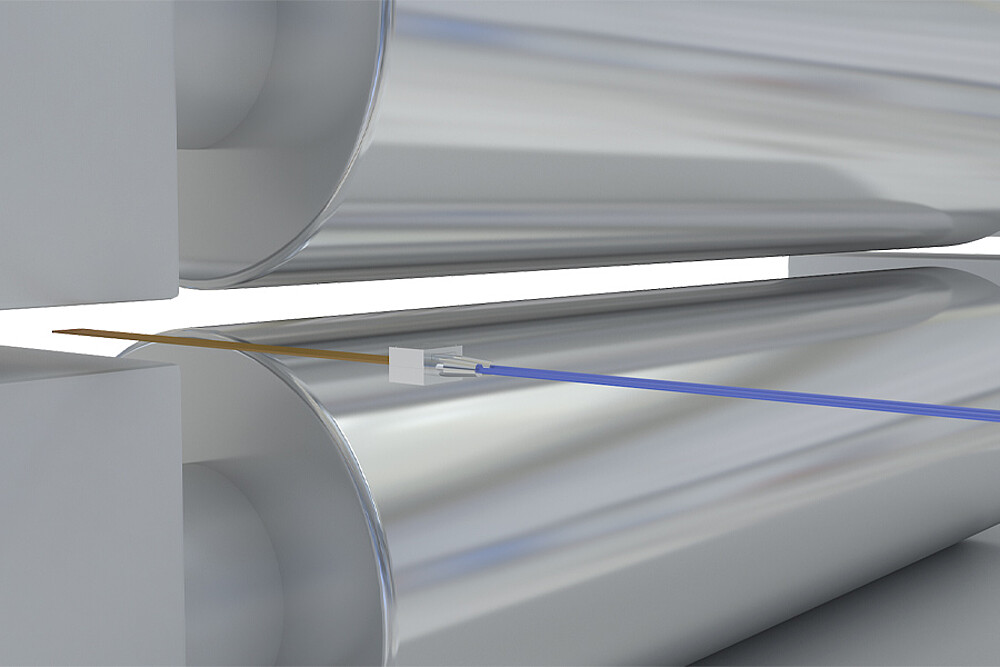 Měření mezery mezi válci v kalandrovacích procesech