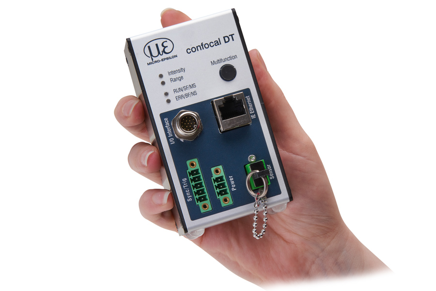 IFD 2411 controller with most compact design hold by a hand
